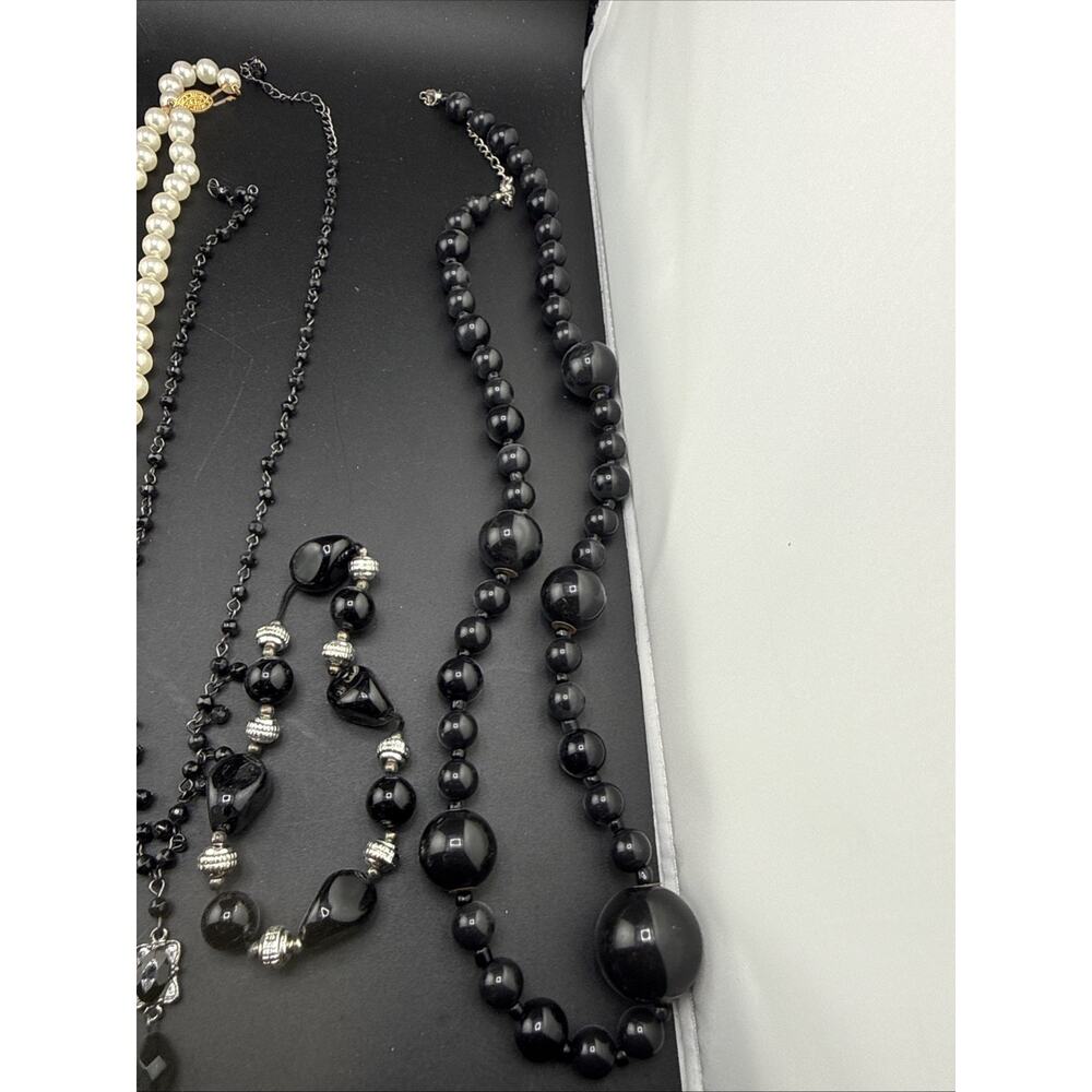 Lot Of 8 Fashion Jewelry Pieces - Picture 2 of 6